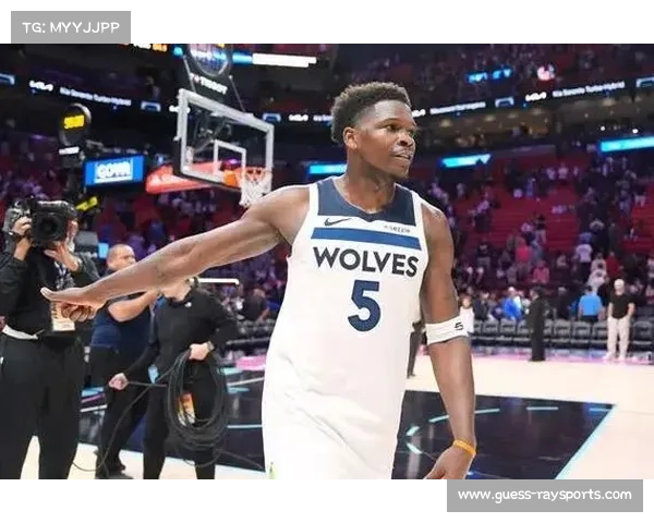 爱德华兹达成生涯万分里程碑，成历史第三年轻万分先生